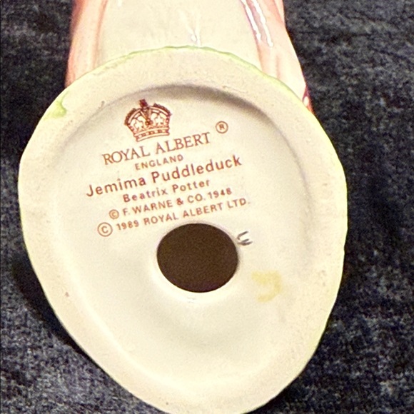 Beatrix Potter Porcelain Figurine "Jemima Puddleduck" Royal Albert England - Picture 7 of 7